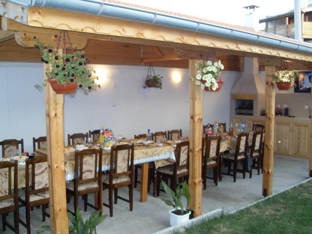Karadzhovy Guest House Kalofer Exterior photo