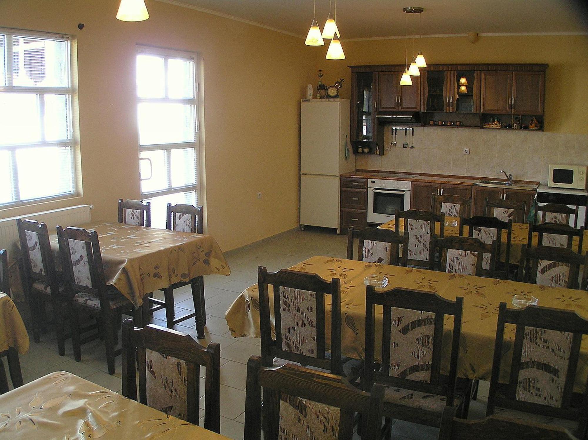 Karadzhovy Guest House Kalofer Exterior photo