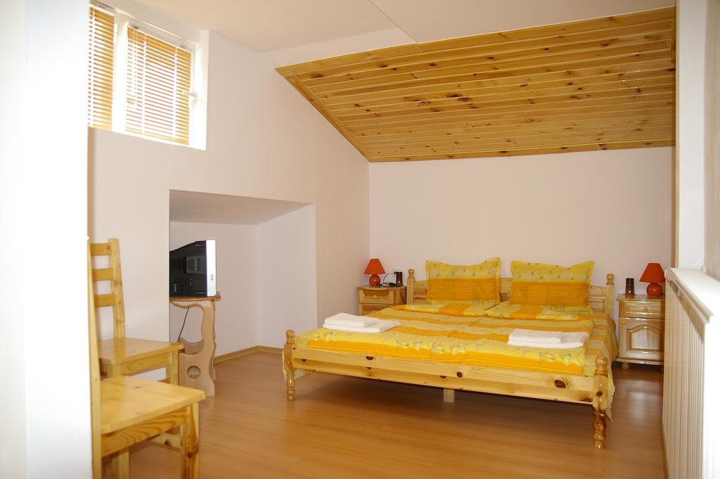 Karadzhovy Guest House Kalofer Room photo